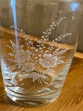 Avon 24% lead crystal clear 7 "  ginger jar shaped vase etched flowers 1980s
